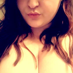 Woman with red hair and full lips, OnlyFans u48935131