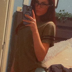 OnlyFans Model Devil-Leah Posing in Rearview Mirror