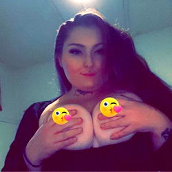 Mikkie Dee, 20-Something Female Model and TikToker