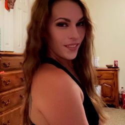 Avril Serene - OnlyFans Model