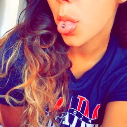 OnlyFans Model Alexya: Parisian Beauty in the City of Love