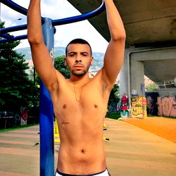 AlejoPeinado at a public park