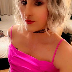 Femboy Jamie, London, England: A Sensational Model Capturing the Eye with Her Stunning Style!