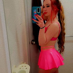 AsFre$hAsADaisy in a Bathroom