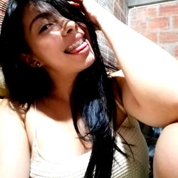 Model Andrea Guzmán in Casual Outfit, Trendy Style