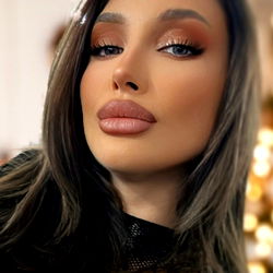 VikyFoxxie - Model Photo