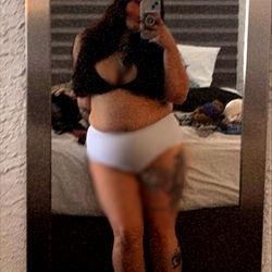 Onlyfans Model Goddess Gigi Posing in Hotel Room