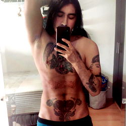 Thegrey18v Showcasing Stripped Body and Tattoos in Onlyfans