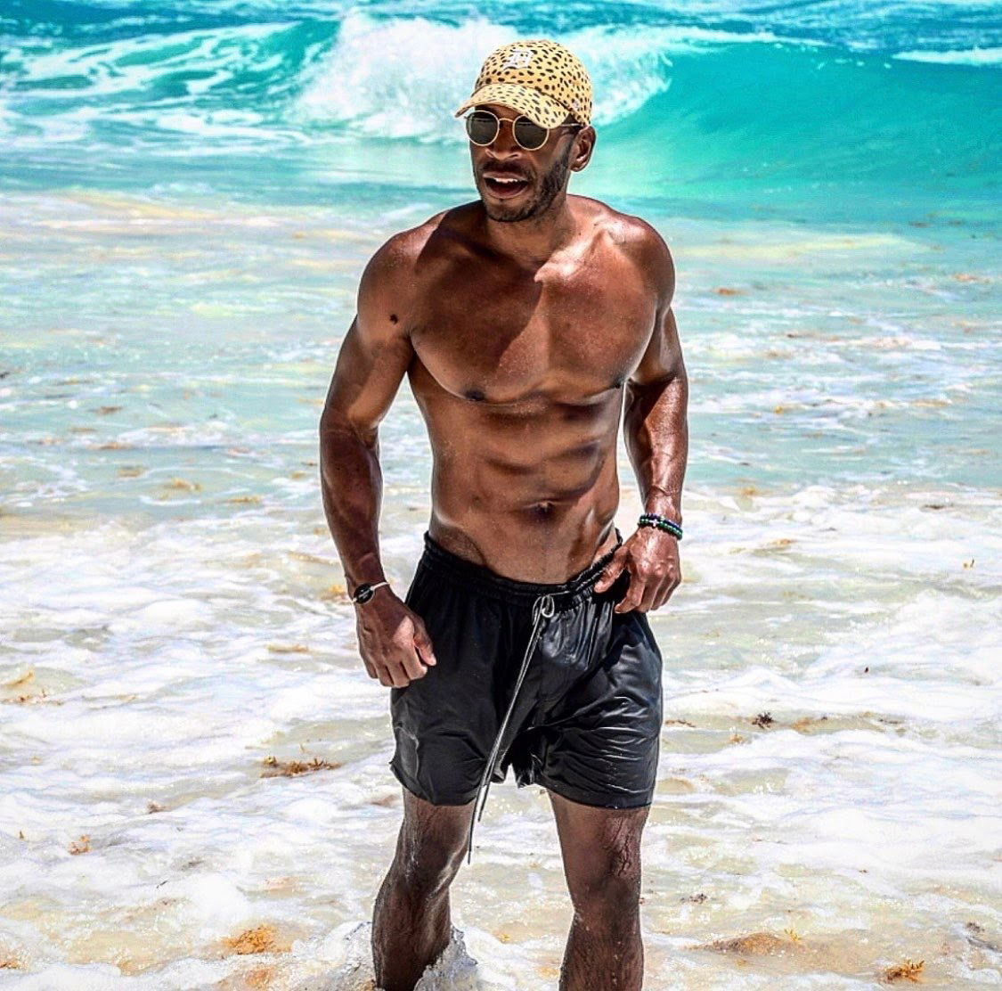 Thee_wife_sitter photo