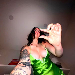 Allie Oops ๐ซถ๐ผ photo