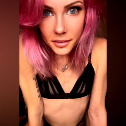 Onlyfans Model in Pink Braid