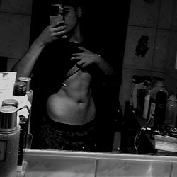 Stylish OnlyFans Model Kusso Showcasing Abs