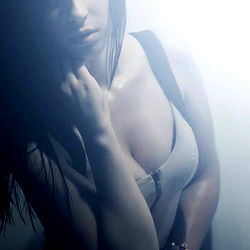 Vivien Bartha: A Model of Elegance