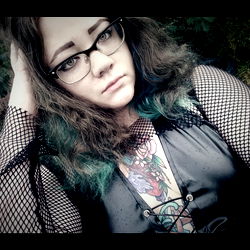 OnlyFans Model KittyCat Poses for a Photoshoot in an Urban Park