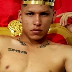Luis Avelino Páez gomez as King