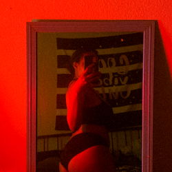 African-American OnlyFans Model in Sensual Tribute