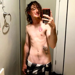 Onlyfans Model Alex McCormick Poses for Mirror Selfie