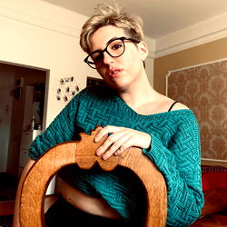 Andrea in a Casual Look