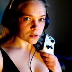 Intimate Gaming Moment with OnlyFans Model Baby Gustaf