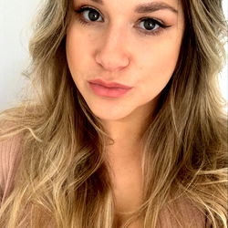 Ayla, a social media influencer