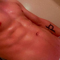 Fit OnlyFans Model Ash Shows Off His Muscular Physique