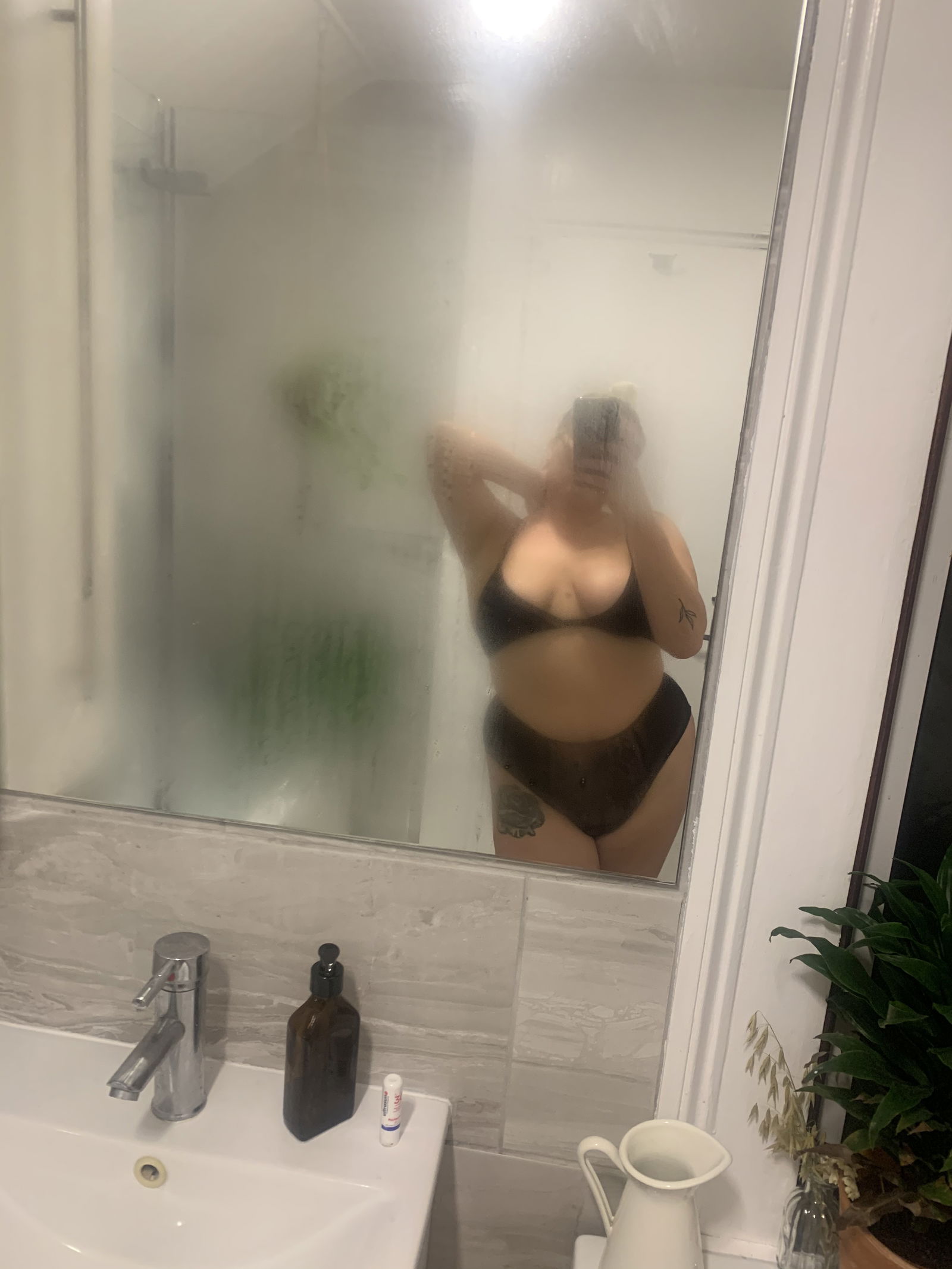 ARIBELLA BLOWS photo