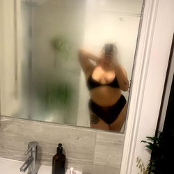 ARIBELLA BLOWS photo