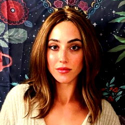 Chic Short Hair Model