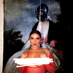 Model Harrietxoxo: Striking a Pose