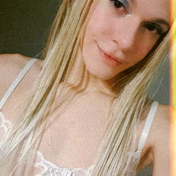 Introducing Ana Sera: The Blond Beauty from São Paulo