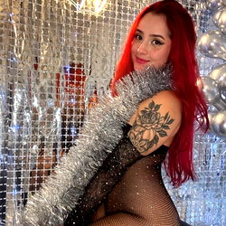 Onlyfans Ariell Mae in a festive photo