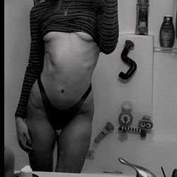 Mommybear, A Popular OnlyFans Model, Showcasing a Trendy Fashion Moment