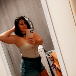 Fashionable Ashley's Instagram-Worthy Photo in Onlyfans