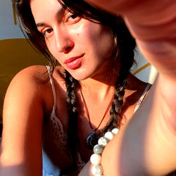 Stylish Hawaii Brie Model