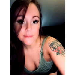 Female OnlyFans Model Ali from Alabama