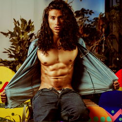 OnlyFans Model Apolos08: Muscular Physique and Long Curly Hair