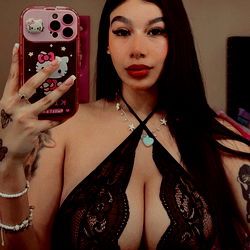 OnlyFans Model Amy: Mexican Glamour with a Dash of Elegance