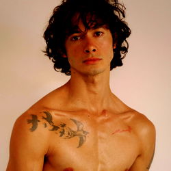 Jonny Lee: Fitness Model with Tattoos and a Modern Style