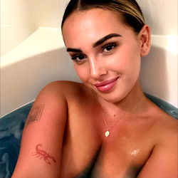 Lu 💕, OnlyFans Model in Nearby