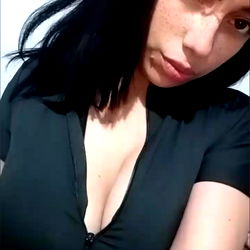 Ro♡ - Model Photo with Strong SEO Data