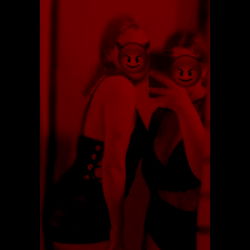 Strong Format JSON for OnlyFans Model Photo