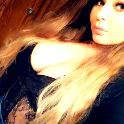 Amy Bluebell - United Kingdom Model