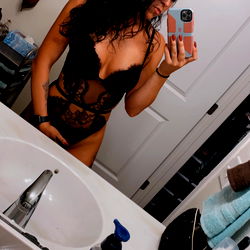 Onlyfans Model Ky Storm - Bathroom Photoshoot