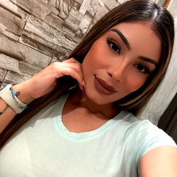 OnlyFans Model Alexandra M’G Shares Photo on Tj-SD