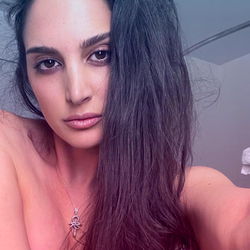 Adrianna LaRoza: Model and Social Media Influencer