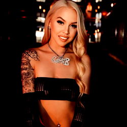 Samantha Bands: Glamorous Model from Dallas, Texas