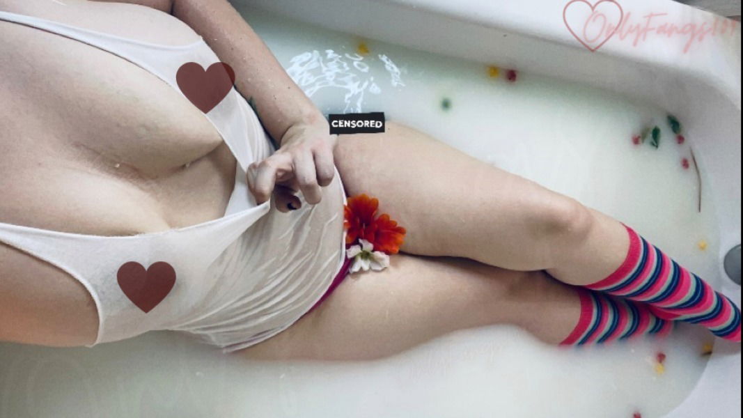 OnlyFangs109Free photo