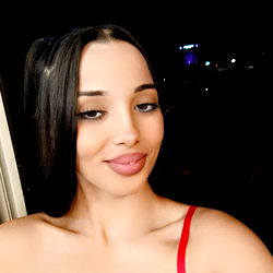 Tonia, OnlyFans Model from Italy - A Sensational Red Carpet Event