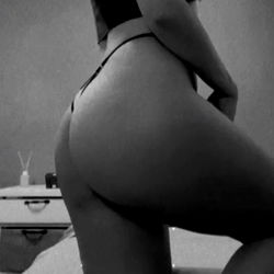 OnlyFans Elufer: Argentinian Model in Lingerie