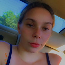 Amanda Newton - OnlyFans Model